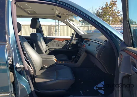 1999 Mercedes-Benz E 320 z USA, uszkodzony, nr VIN WDBJF65H2XA774192